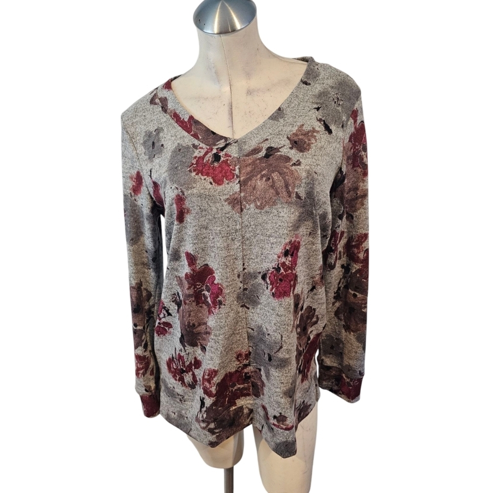 3/$25 Ellen Tracy Size M Floral V-Neck Top Gray With Floral Pront